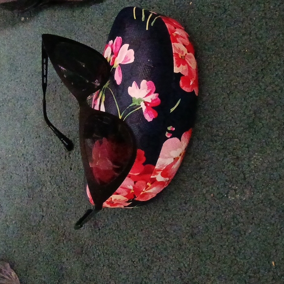 Vintage style sunglasses - Picture 2 of 3